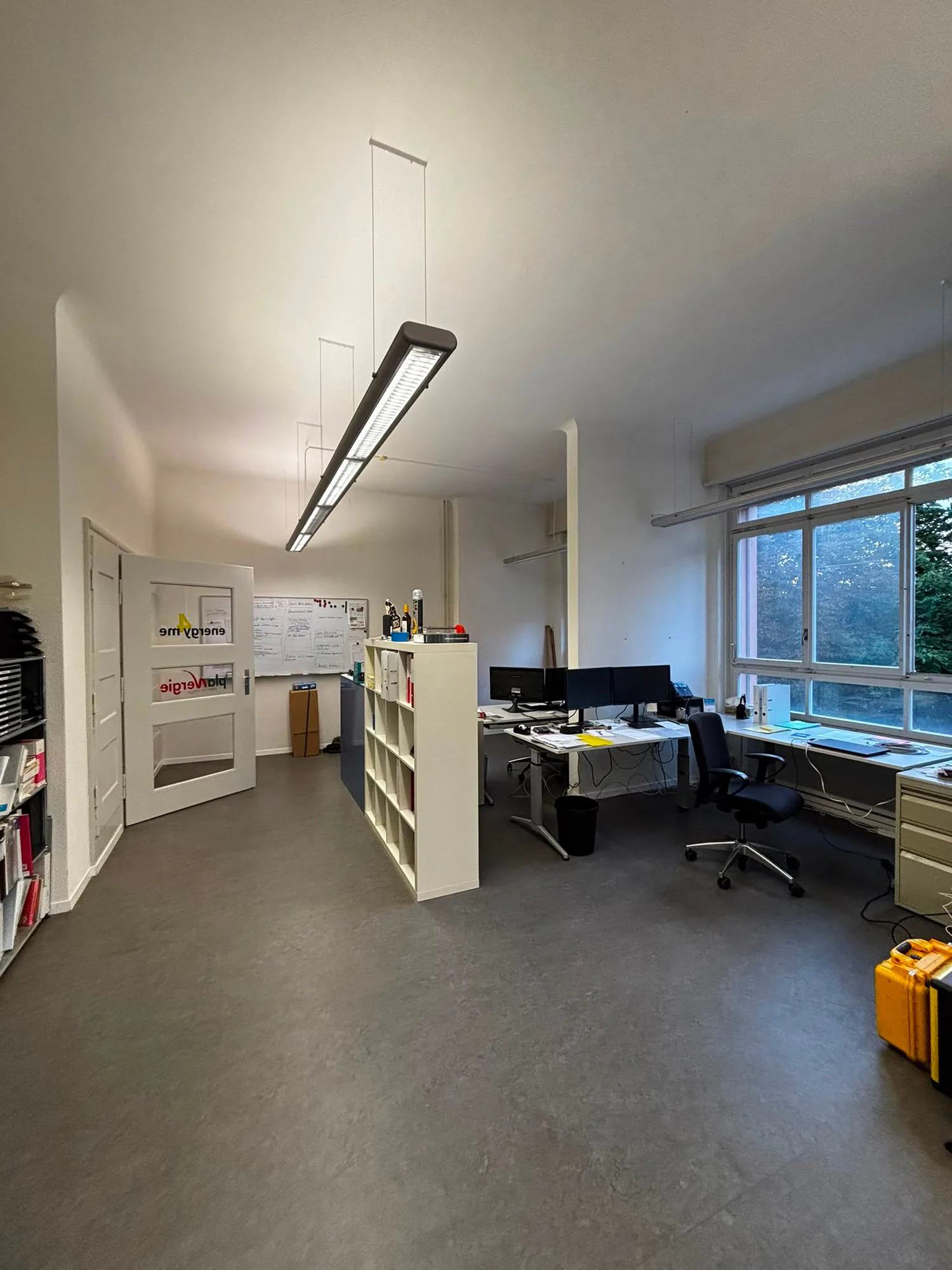 Espace commercial polyvalent – bureau, stockage & espace extérieur