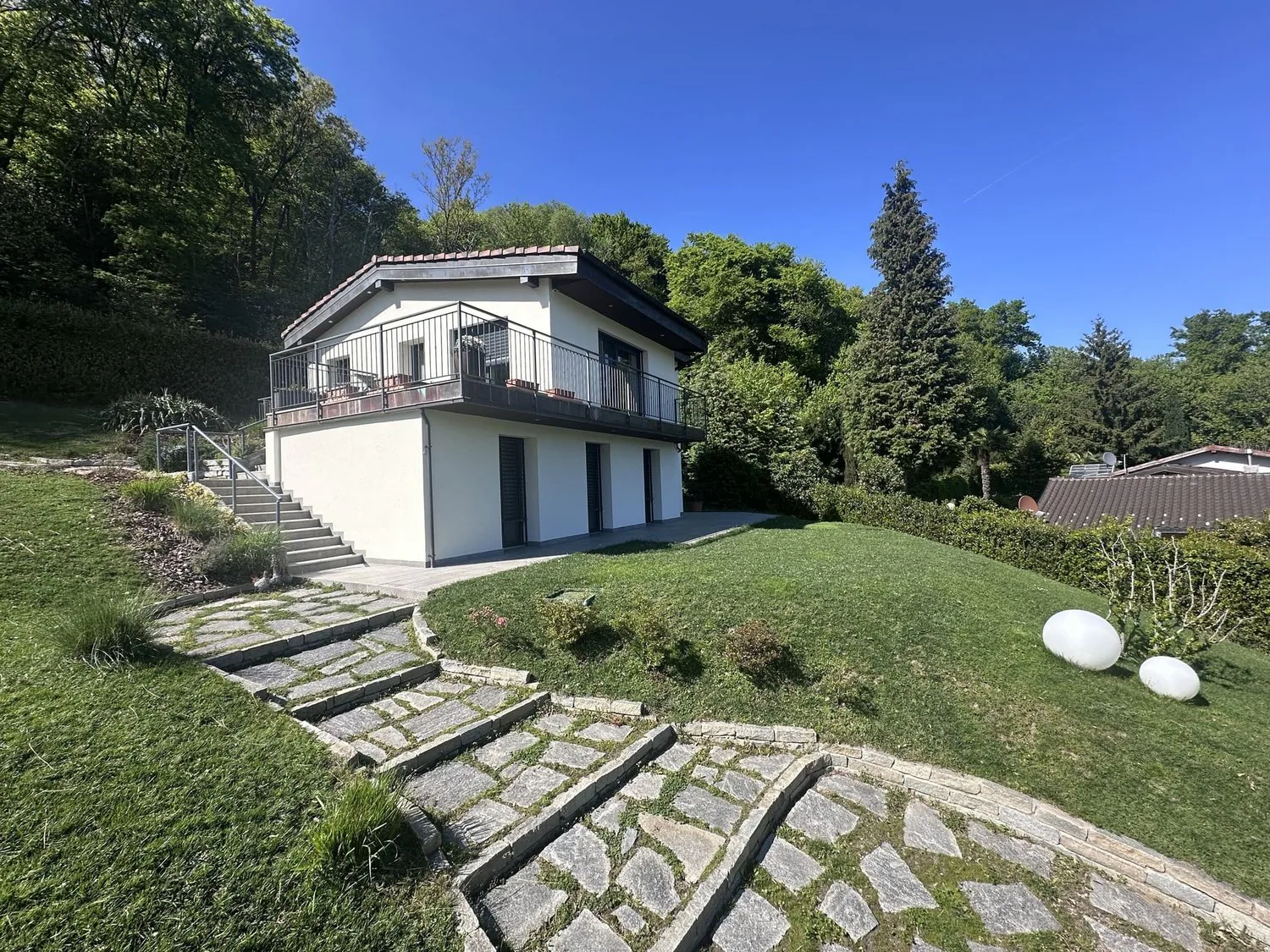 SPETTACOLARE CASA 5.5 WITH BREATHTAKING LAKE VIEW