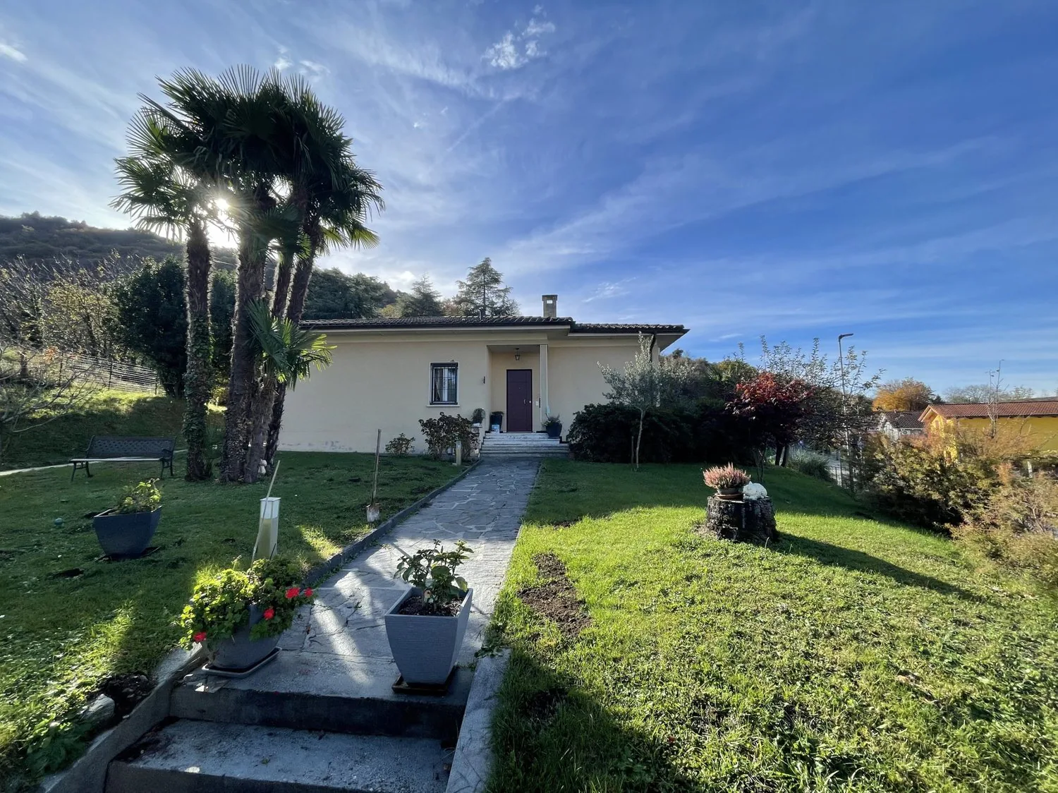 Beautiful single-family house 4.5 with large garden