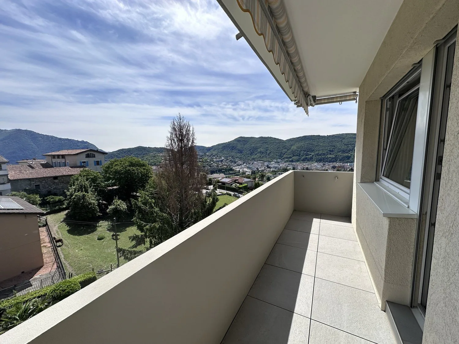 PANORAMIC 4.5 ROOMS FOR SALE IN MORBIO INFERIORE