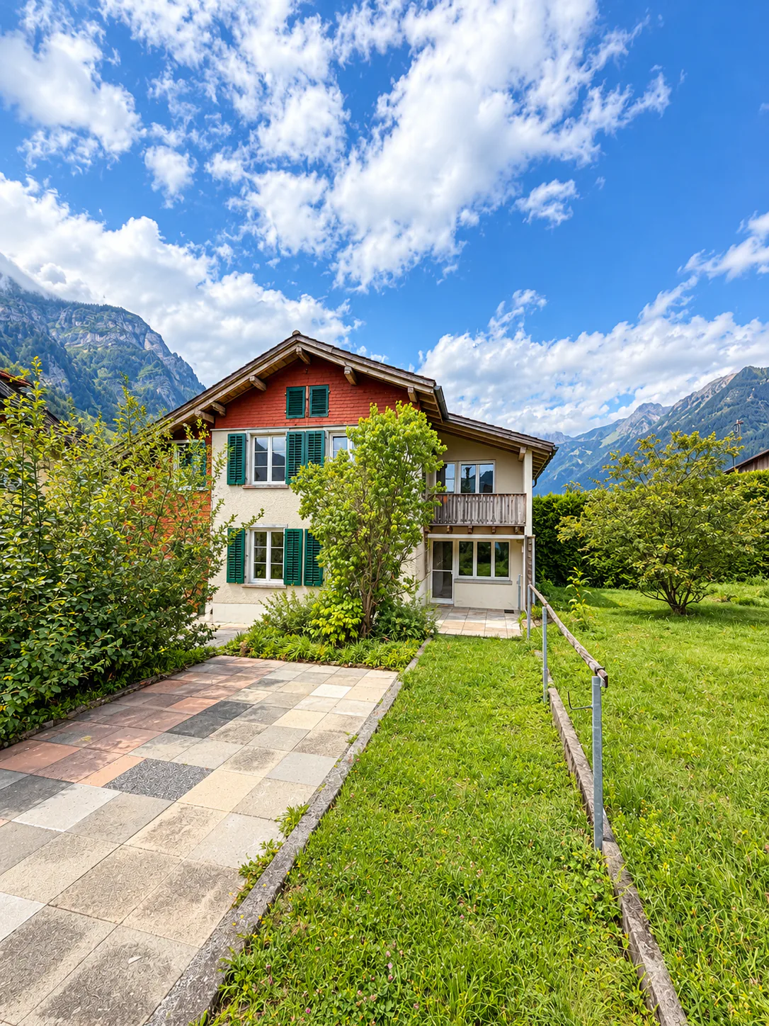 Charming 4.5-room single-family house with spacious garden and magnificent mountain view