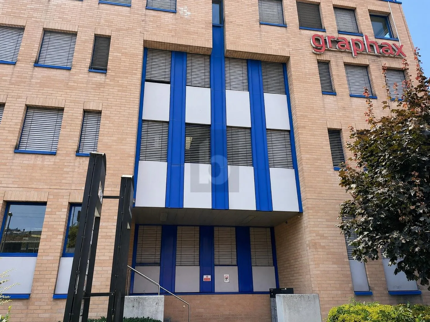 Offices with Meeting Room in Malley
