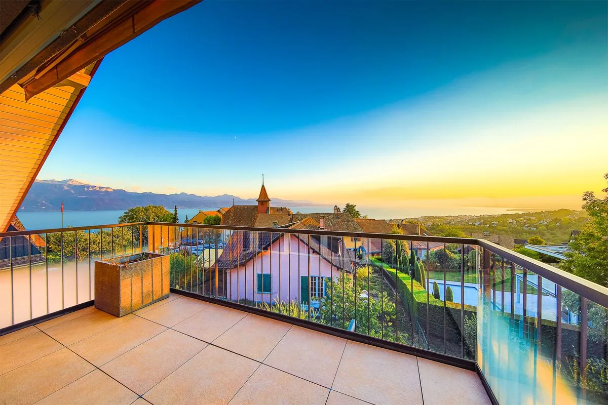 Attico con posizione tranquilla e vista splendida a Belmont-sur-Lausanne