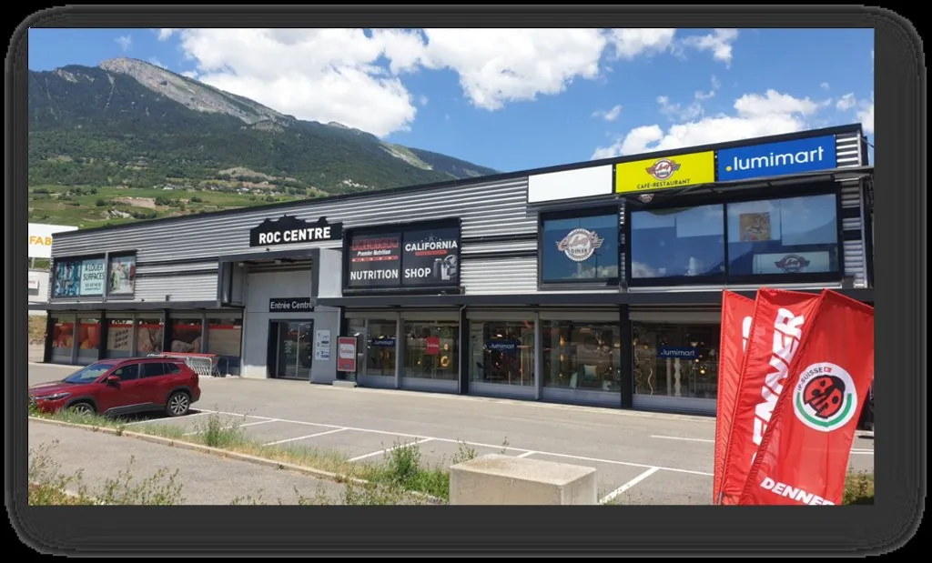 Magazzini in affitto in un edificio commerciale