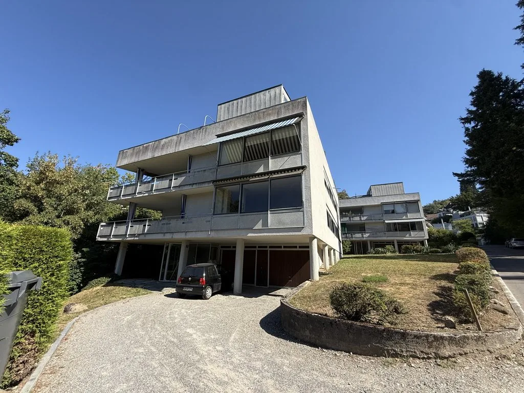 Möblierte Attikawohnung mit grosser Dachterrasse in der Bauhaus-Ikone