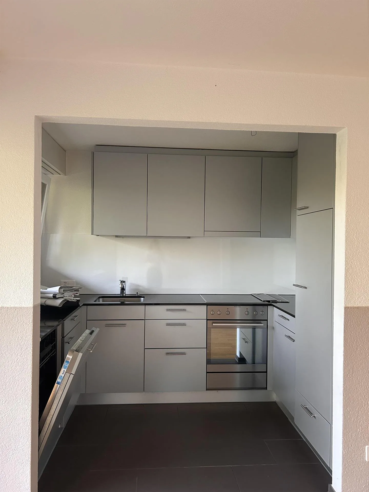 Your new home awaits: freshly renovated 3.5 room apartment