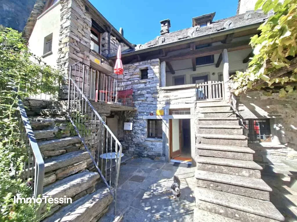 Historic Tessin jewel with 2 high-quality renovated and completely renovated houses in top location in Maggiatal