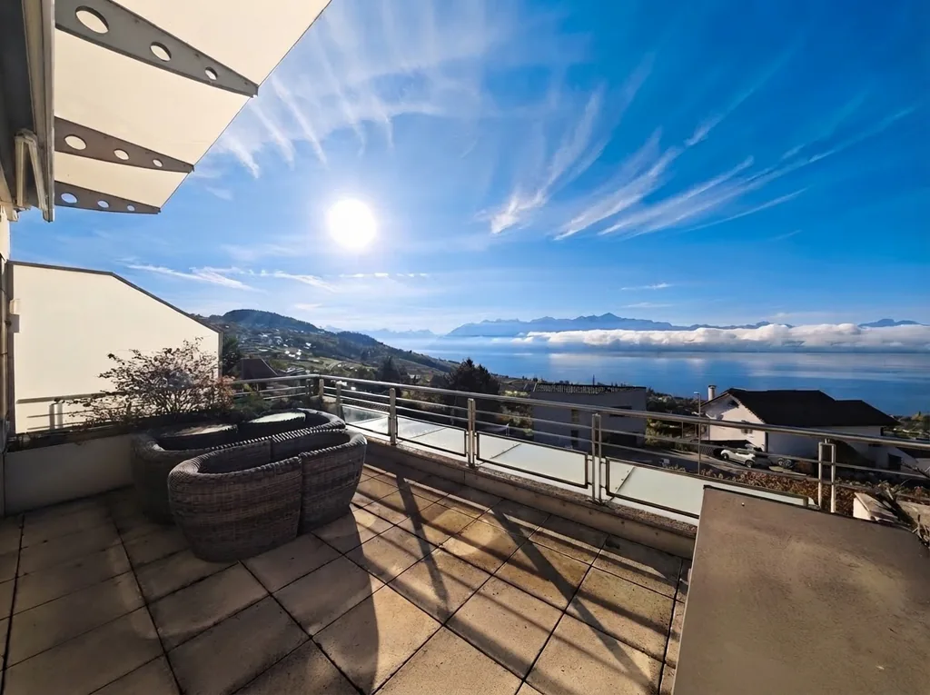 Panoramablick mit 180 Grad auf den Genfersee - Geräumiges 4.5-Zimmer-Wohnung