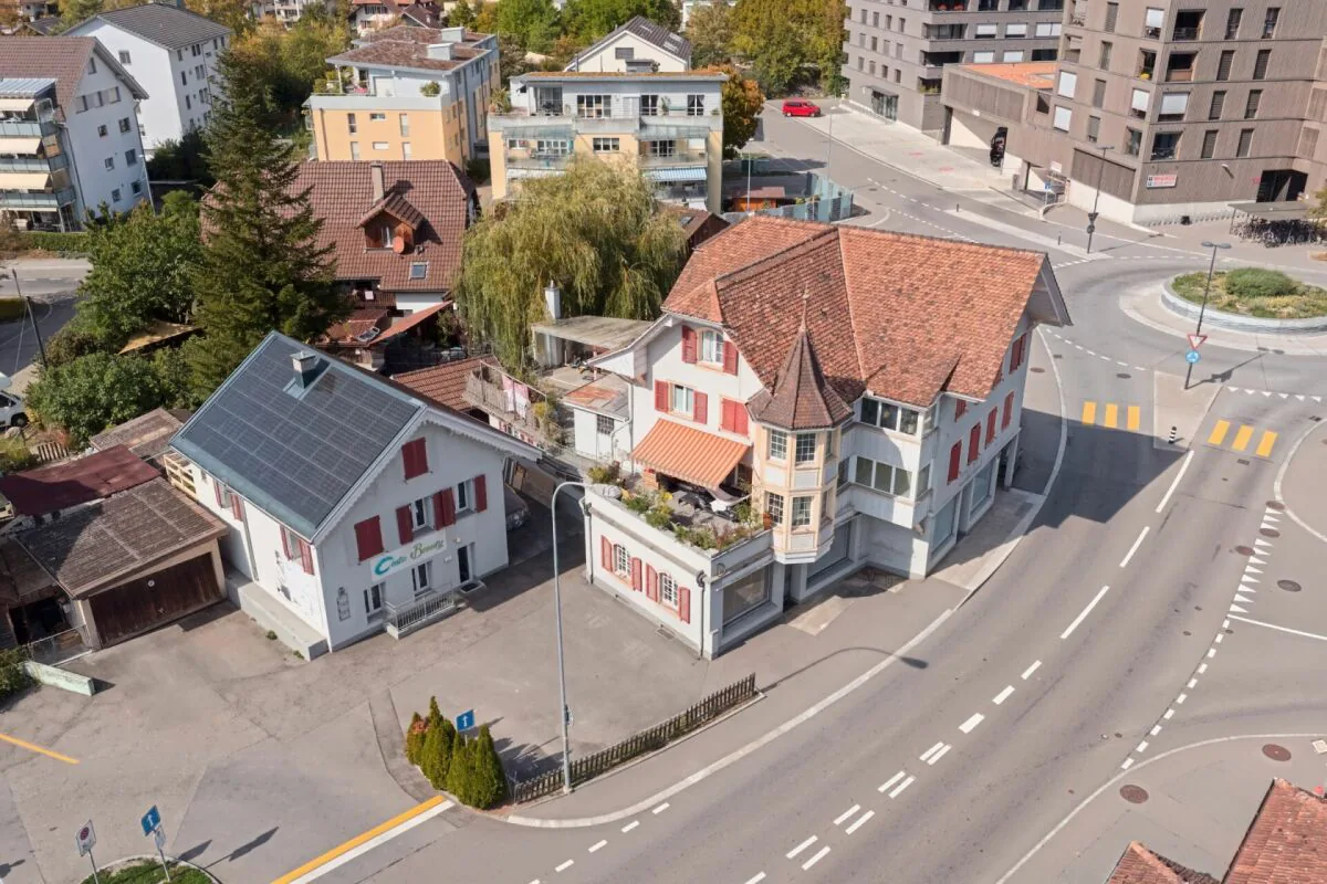 Due case residenziali e commerciali con 5 appartamenti - Unterdorfstrasse 36 + 38, Steffisburg
