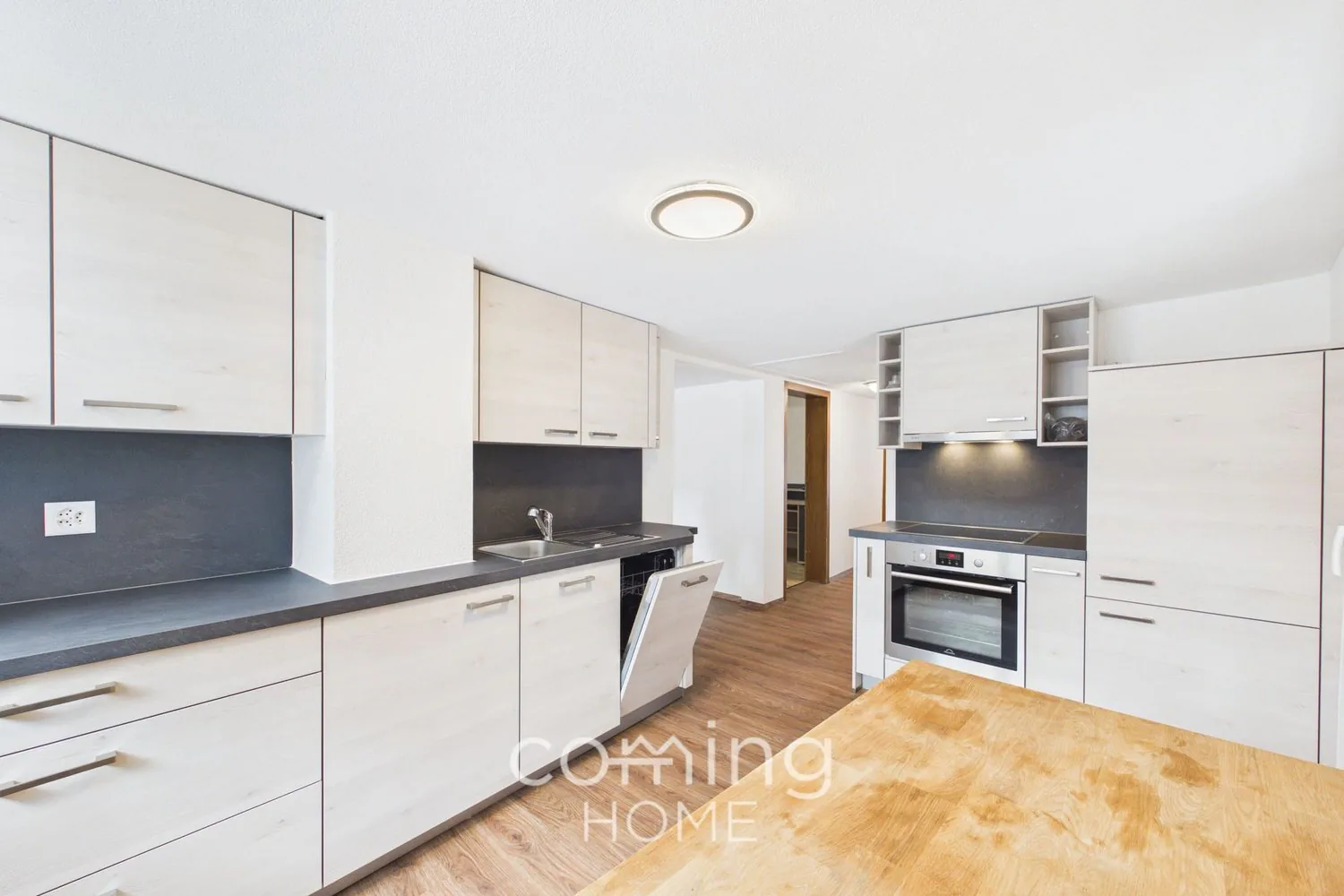 Appartement 4.5 pièces lumineux avec terrasse à Saas-Balen à vendre