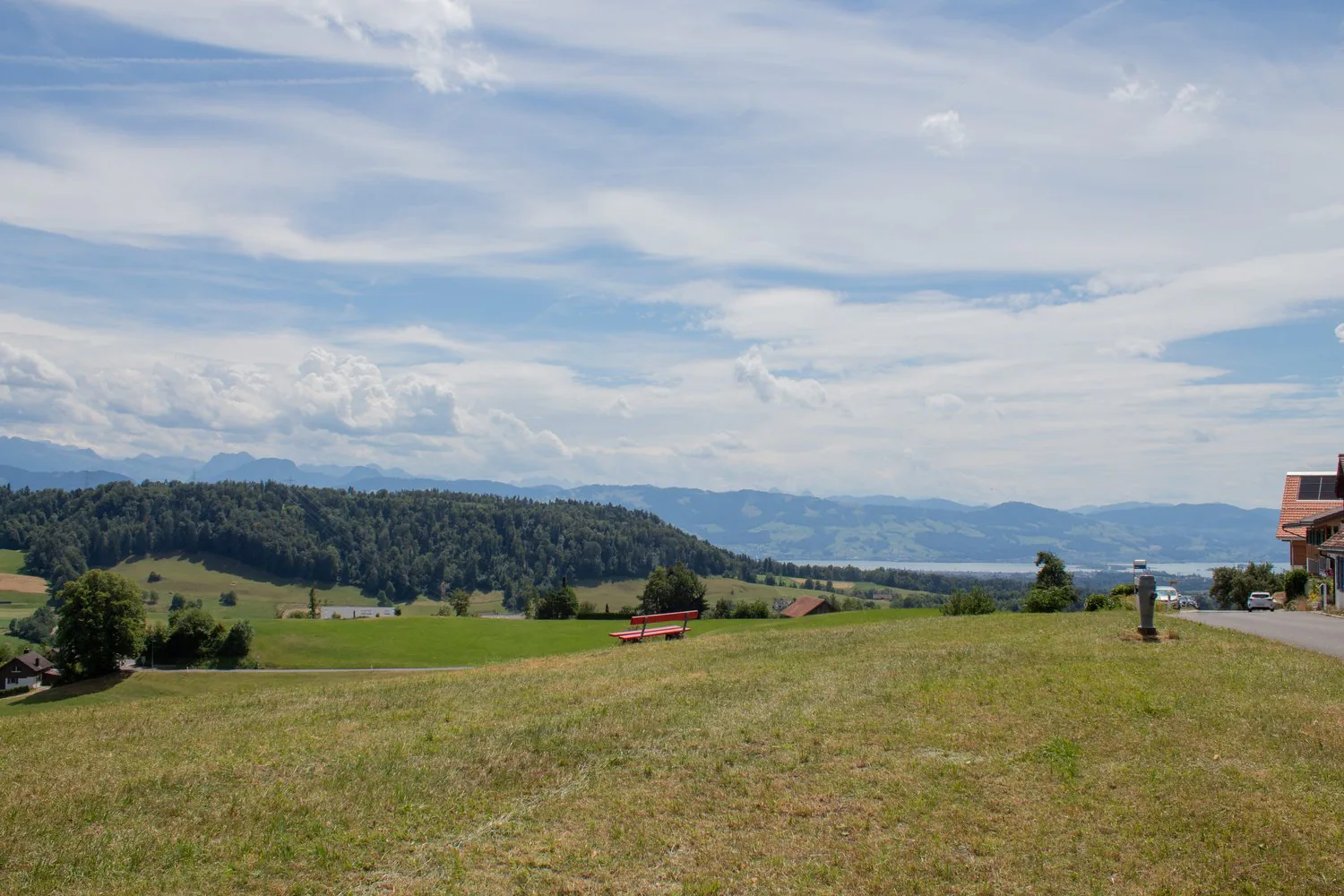 Historisches Anwesen mit 5'264 m² Land, Weitblick und drei Wohneinheiten