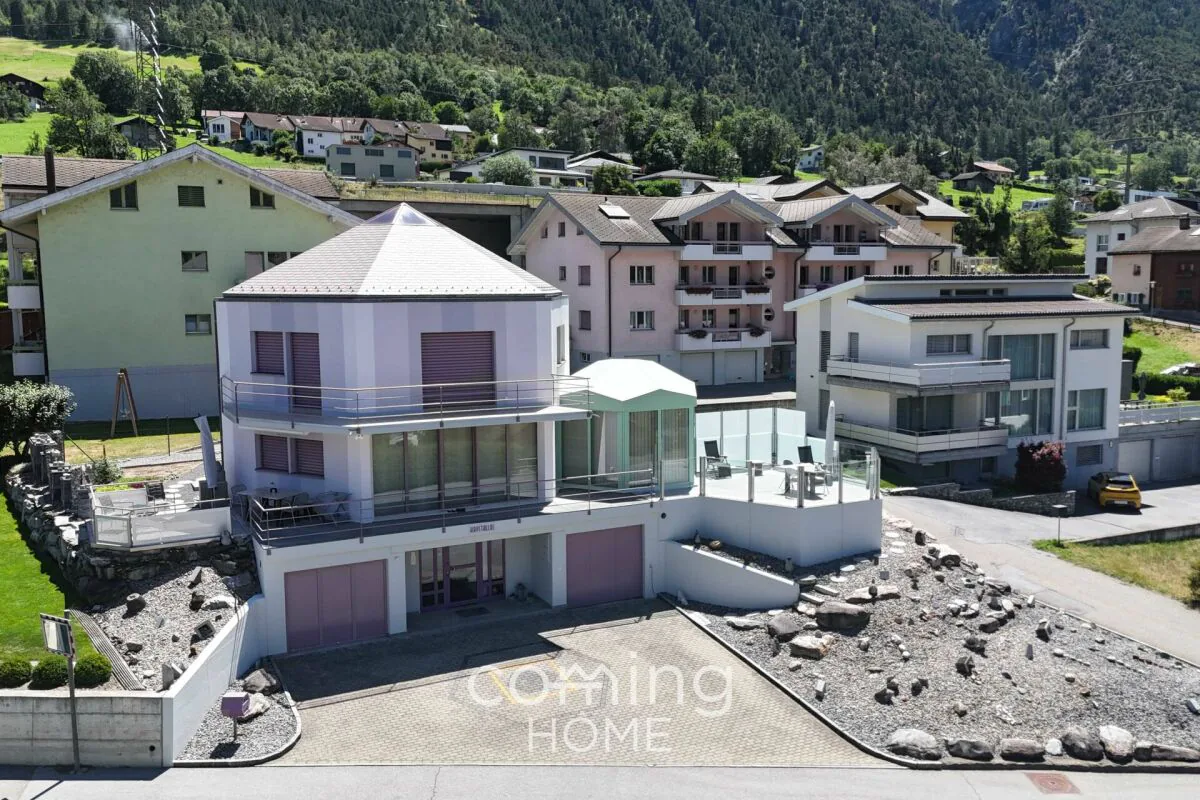 Maison individuelle exceptionnelle à Brig Glis - architecture marquante, situation ensoleillée et entièrement rénovée