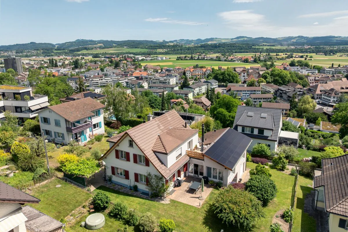 Grosszügige 5.5 Zimmer Gartenwohnung mit separater Einliegerwohnung in Belp