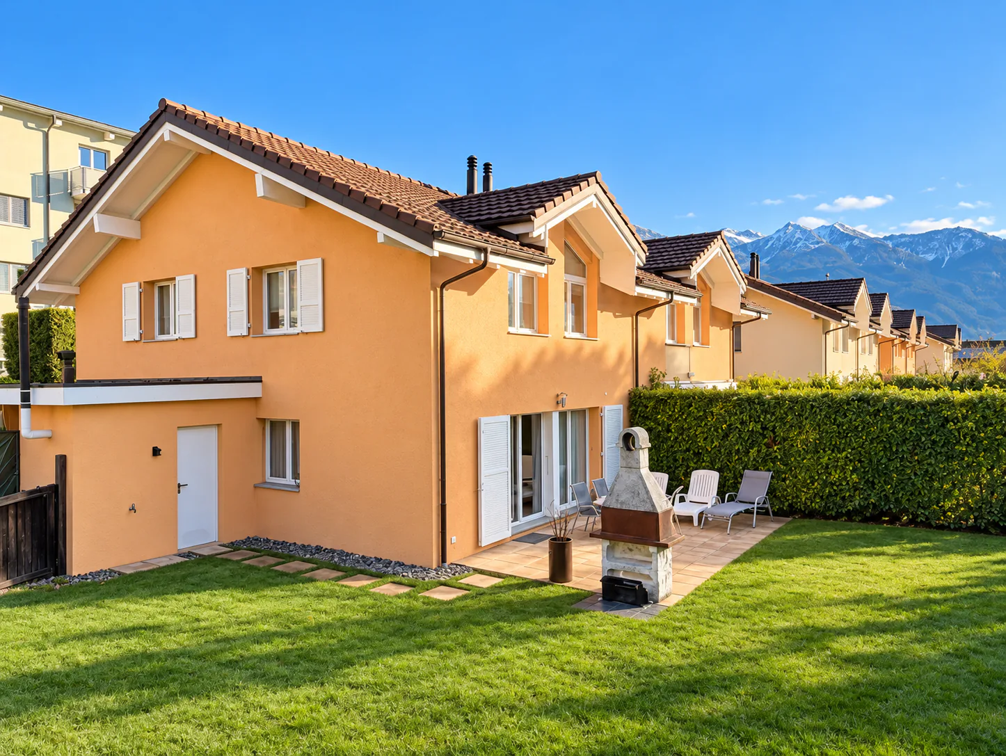 VILLA MIT GROßEM GARTEN ZU VERKAUFEN IN VOUVRY