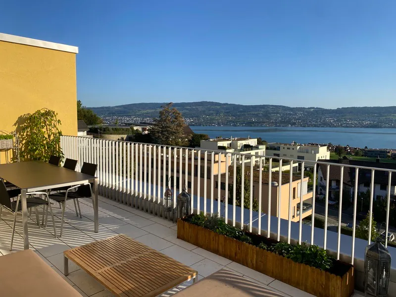 2½ ZIMMER-ATTIKAWOHNUNG IN WÄDENSWIL (ZH), MÖBLIERT, TEMPORÄR