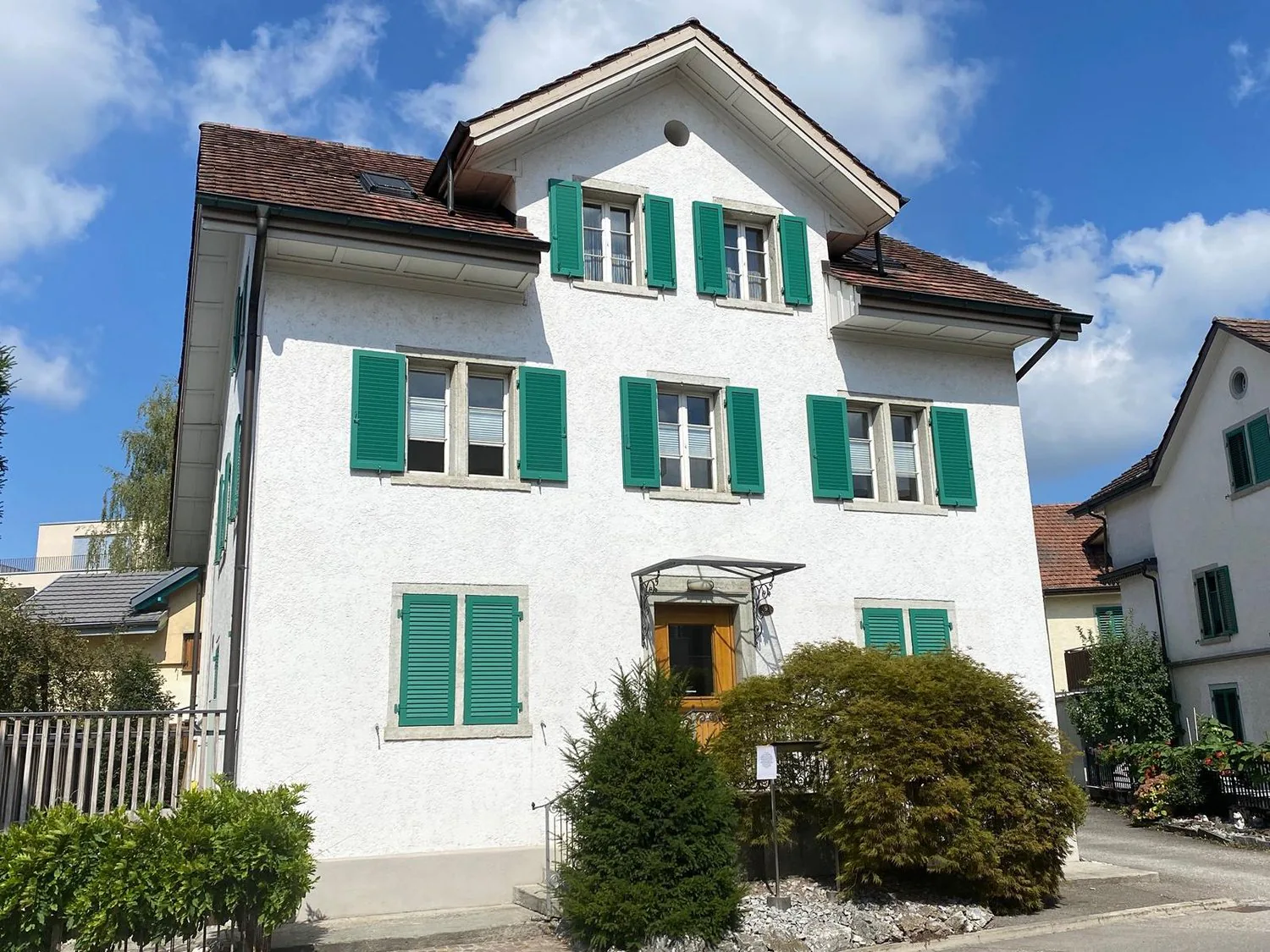 moderne 2.5 Zimmer-Wohnung mit grosser Terrasse