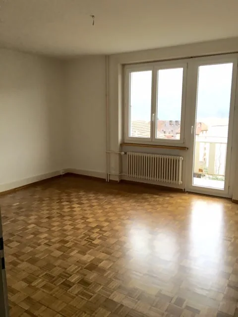 Angenehmes 3-Zimmer-Apartment mit Balkon und Blick auf die Grünfläche