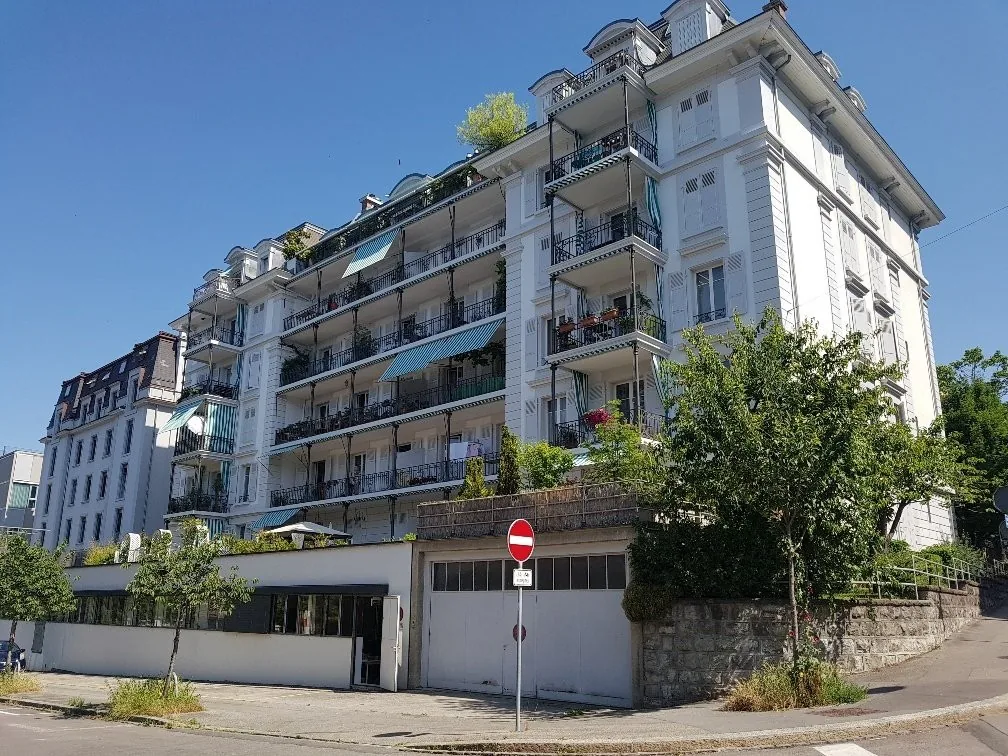 Places de parc extérieures à louer proche de la gare