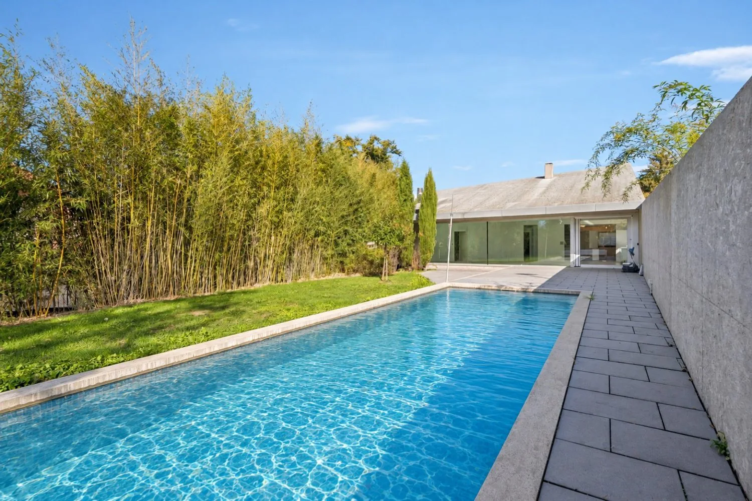 Villa d'architecte contemporaine avec piscine au Mont-sur-Lausanne