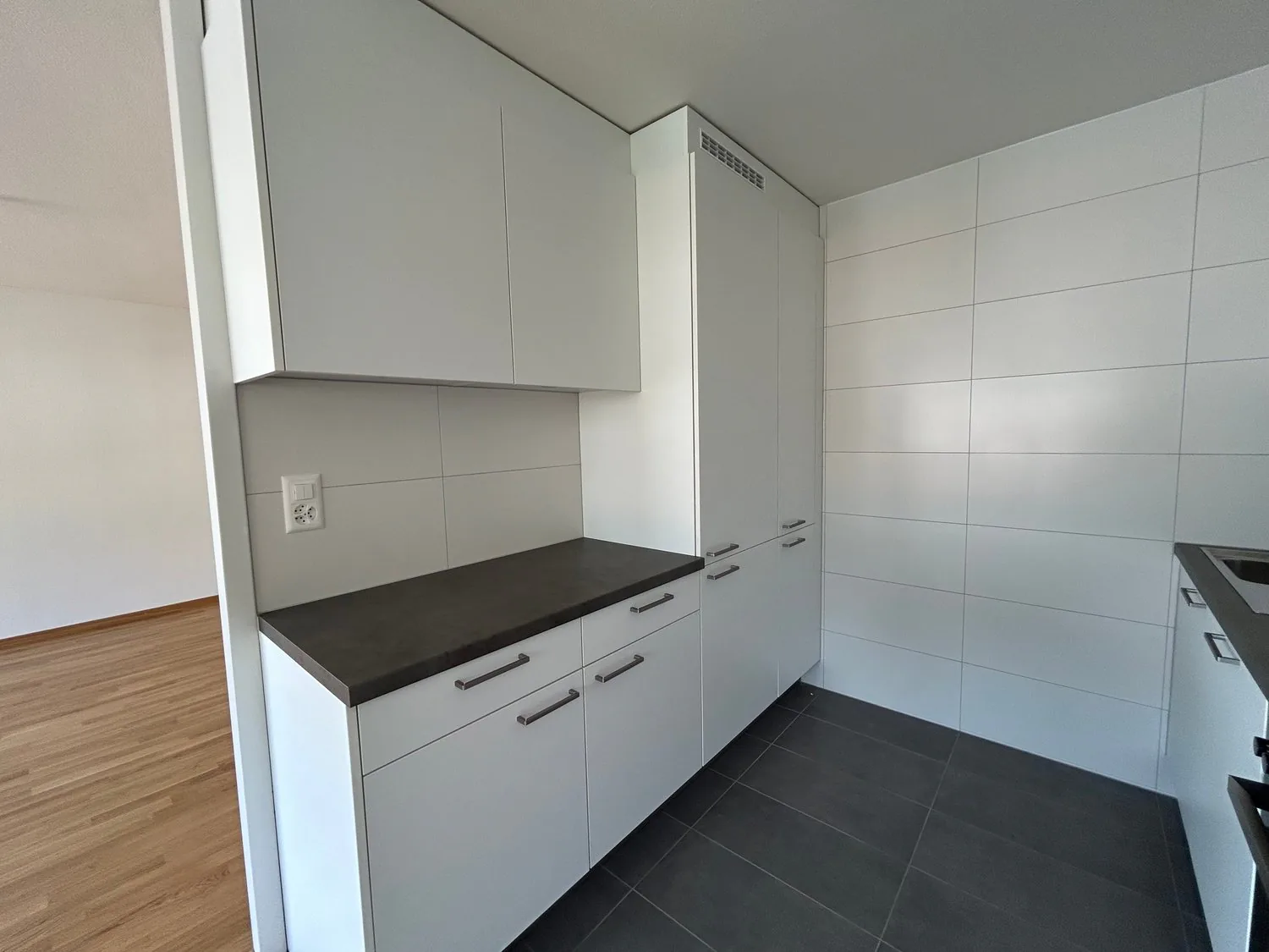 Wohnung renoviert mit 3.5 Zimmern und Seeblick, 6. Stock, ca. 76 m2
