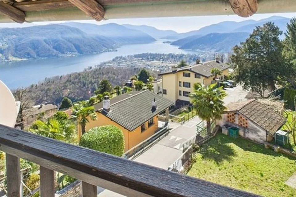 Casa bifamiliare con vista lago eleganza comfort e relax