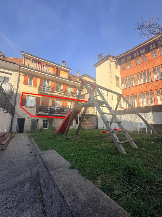 Spacious 4.5-room apartment completely renovated with large balcony and communal garden
