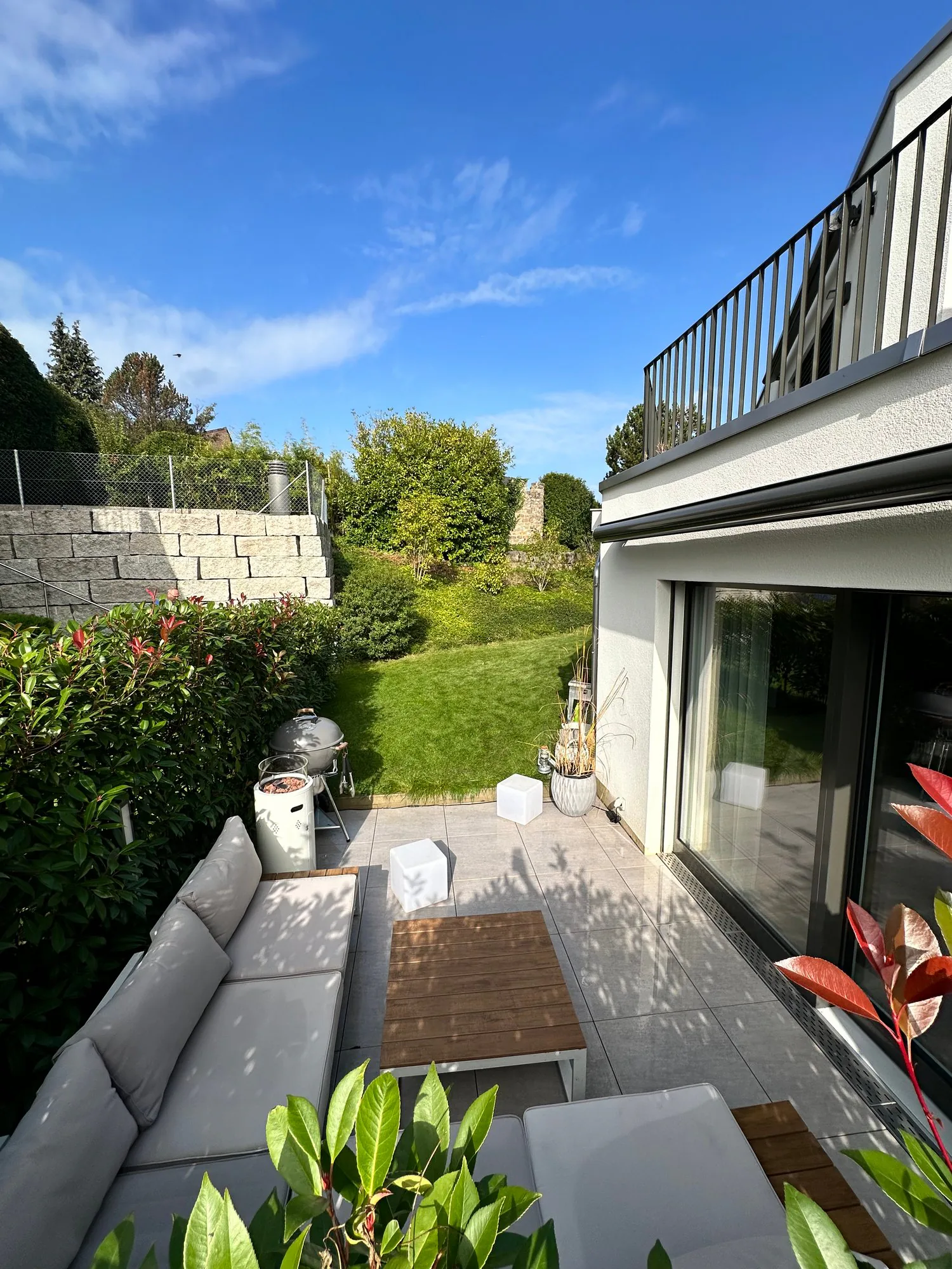 Moderne 4.5-Zimmer-Wohnung mit grossem Gartensitzplatz in Forch – Minergie-zertifiziert