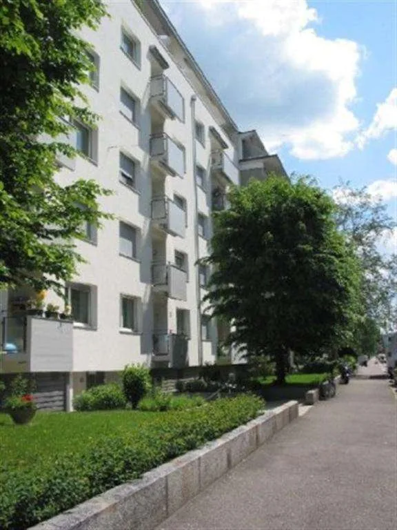 grosse 6-Zimmerwohnung sucht neue Bewohner - auch als WG geeignet