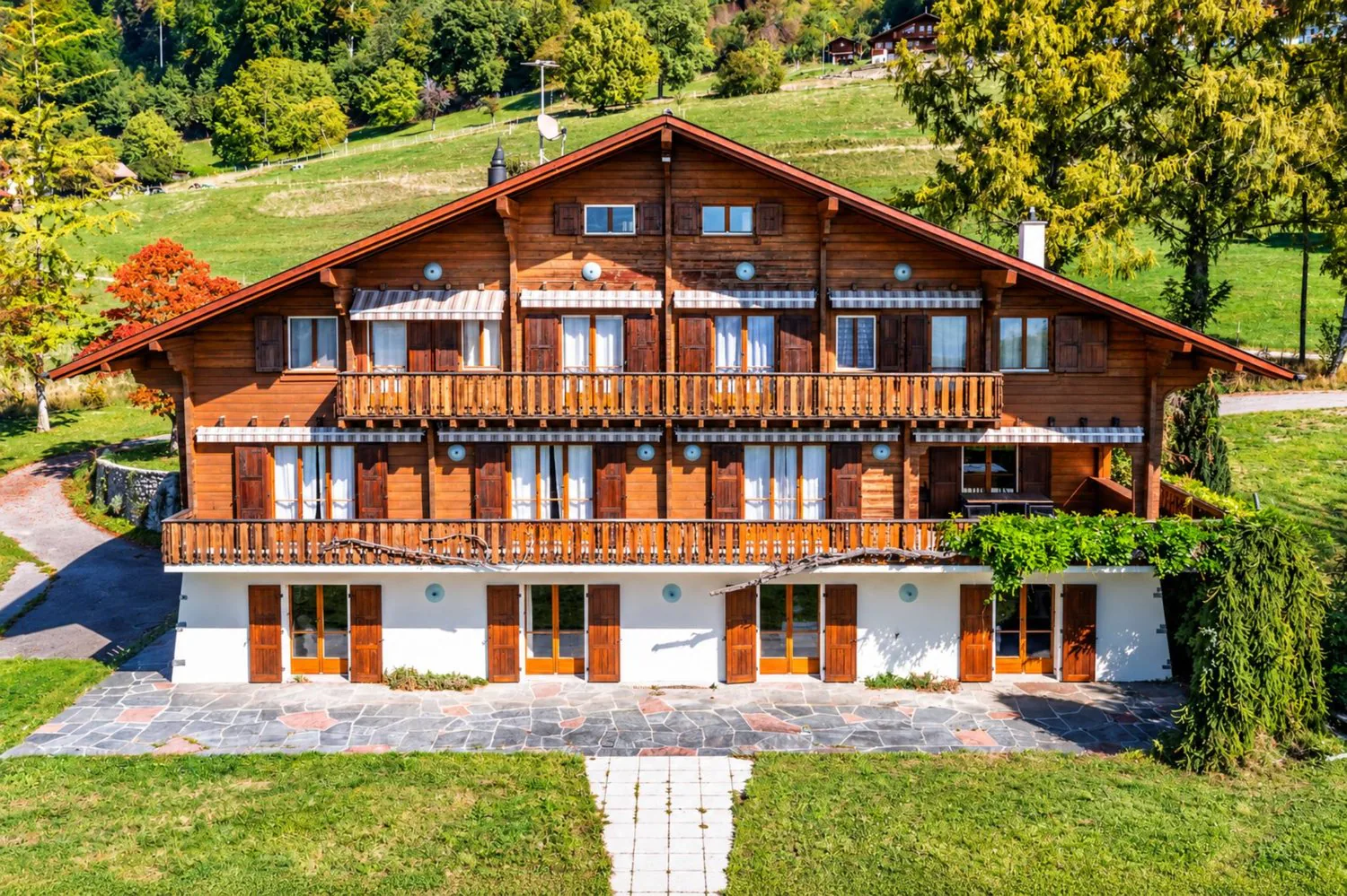 A chalet of exception facing the Dents du Midi