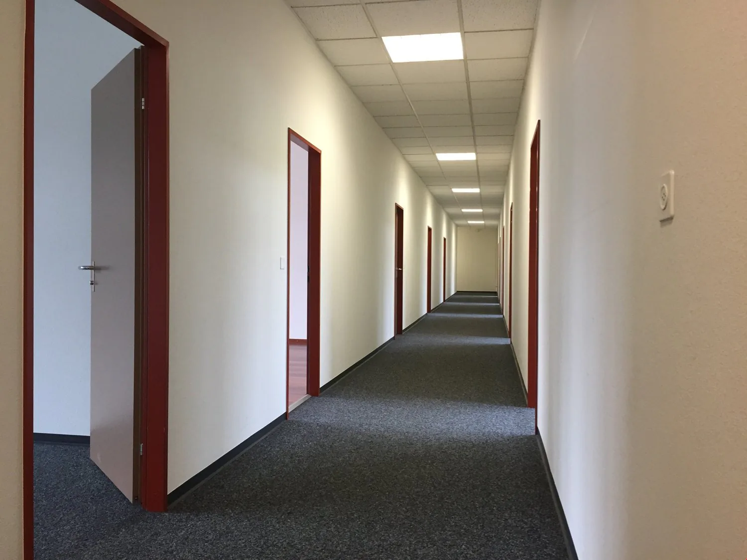 Opportunity *well-equipped office space * No. 1