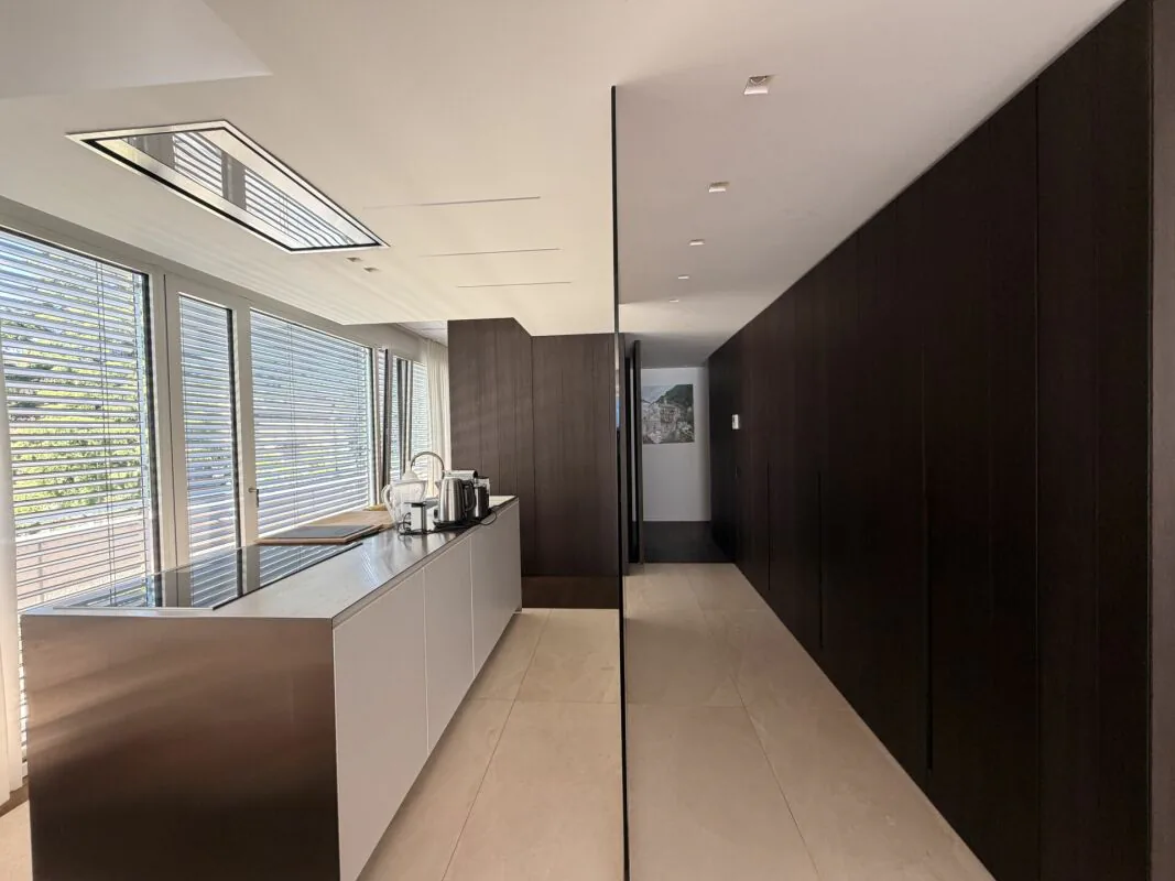 LUGANO - SUPERB ATTIC APARTMENT WITH LAKE VIEW - COMMUNAL POOL IN CENTRAL PARK RESIDENCE
