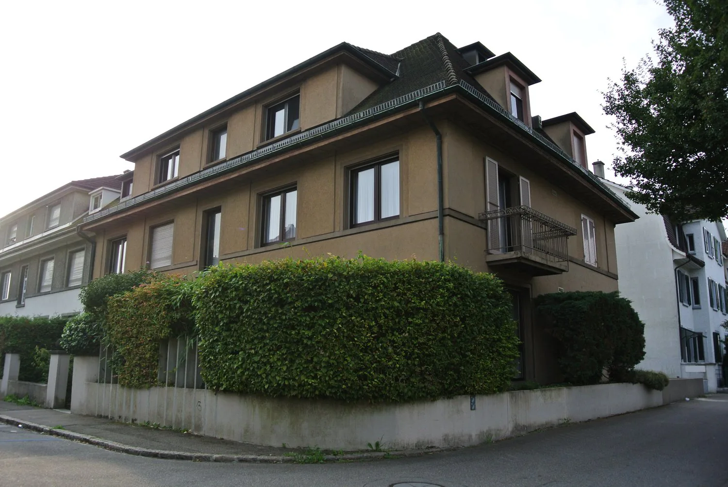 Maisonette attic apartment near Birs with a view of the Rhine