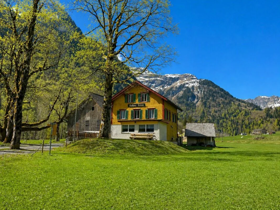 Restaurant business in the quiet and idyllic Klöntal