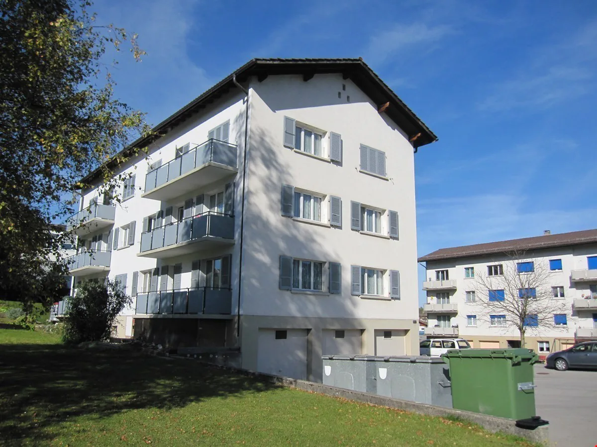 schöne 4.5-Zimmerwohnung mit grossem und sonnigem Balkon