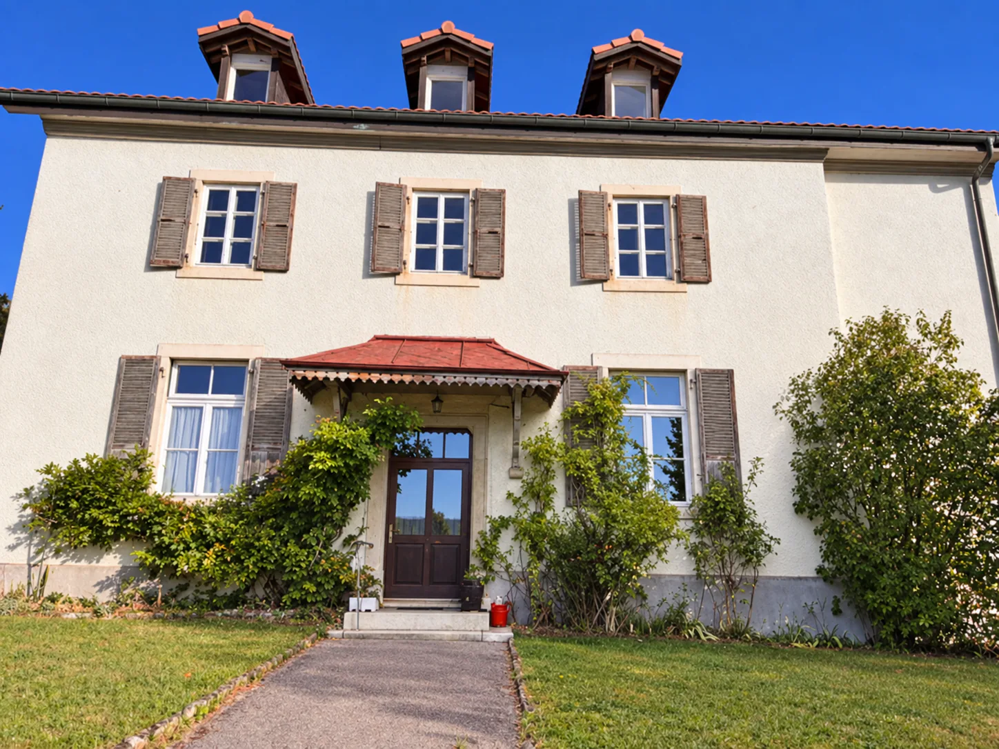 Einfamilienhaus mit 3 Wohnungen