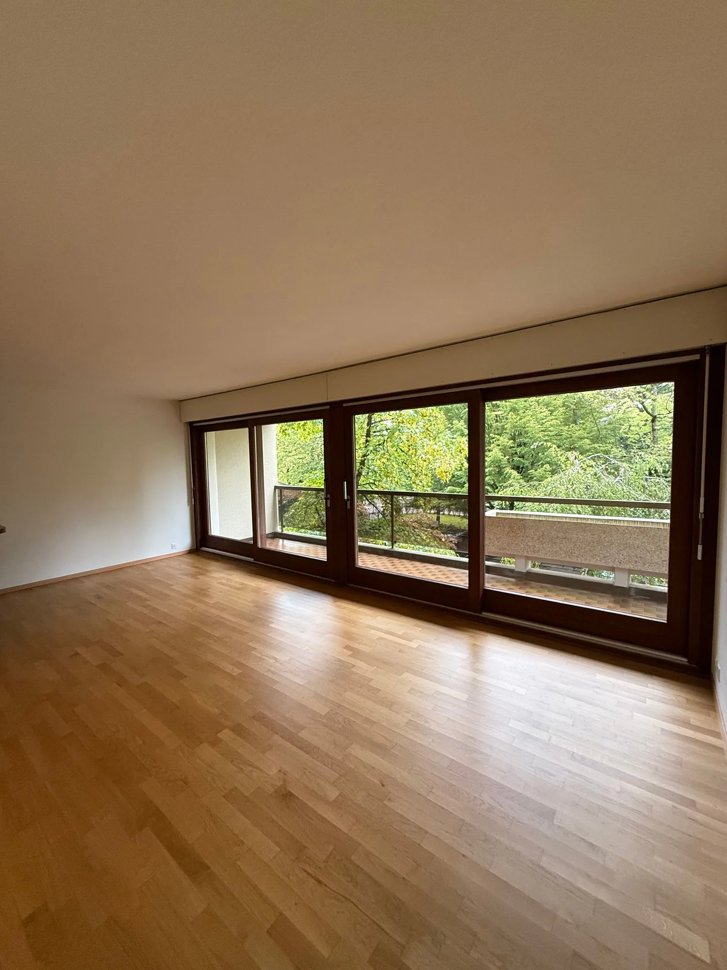 Helles 3-Zimmer-Wohnung mit Balkon – Mietvertrag mit festgelegter Dauer