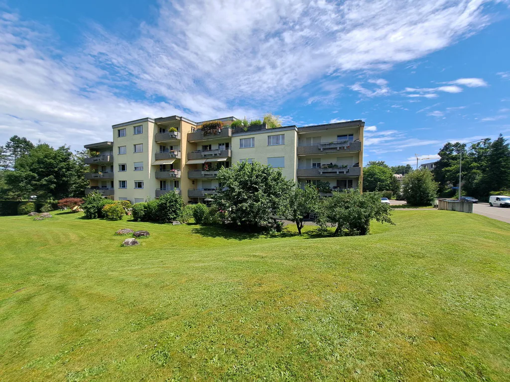 Spacious 4.5-room apartment in the center of Dietlikon