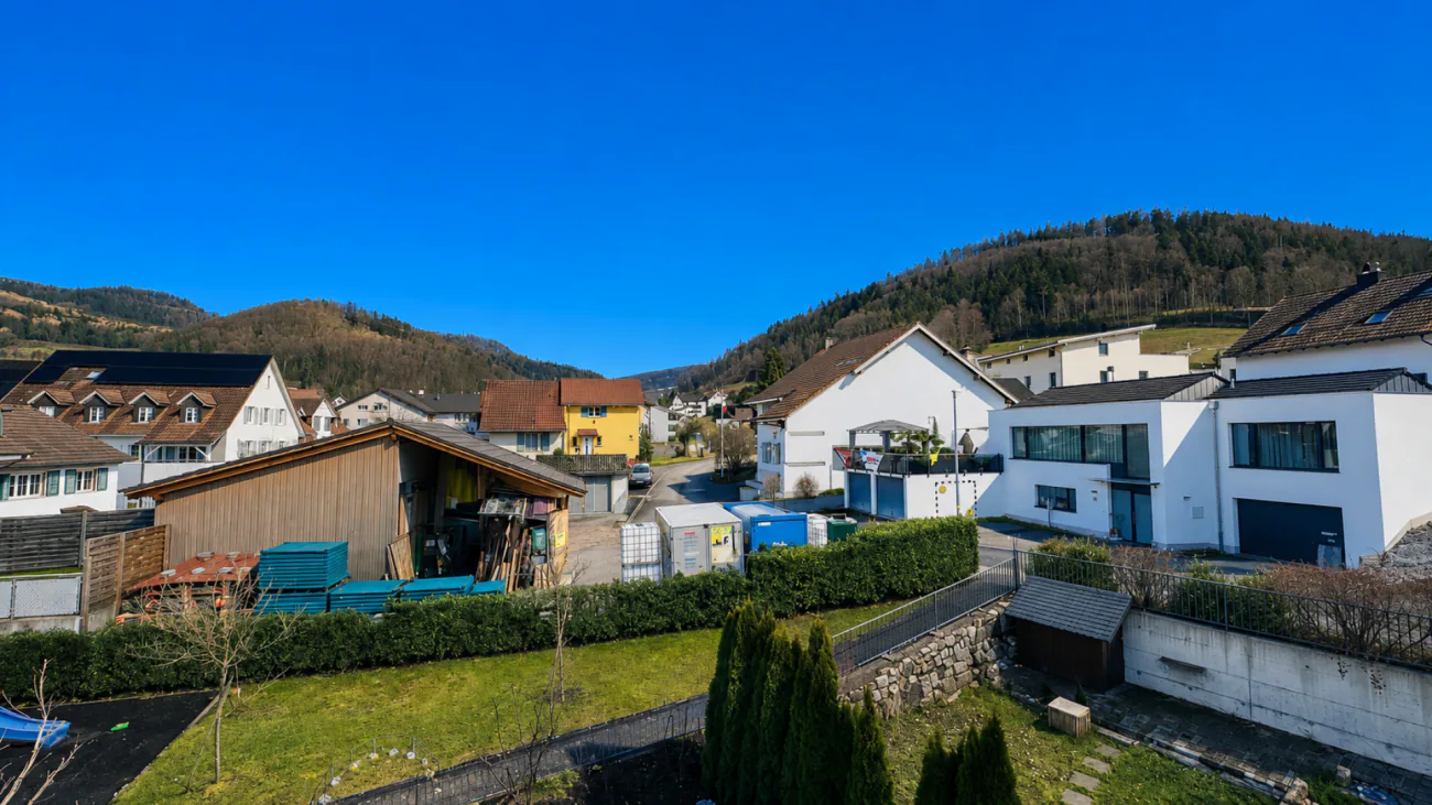 Spaziosa maisonette 4.5 locali con balcone e 2 posti auto