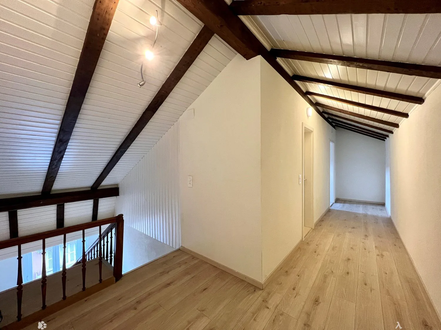 TOP Helle, ruhige Duplex-Dachwohnung 3..5 Zimmer mit Balkon