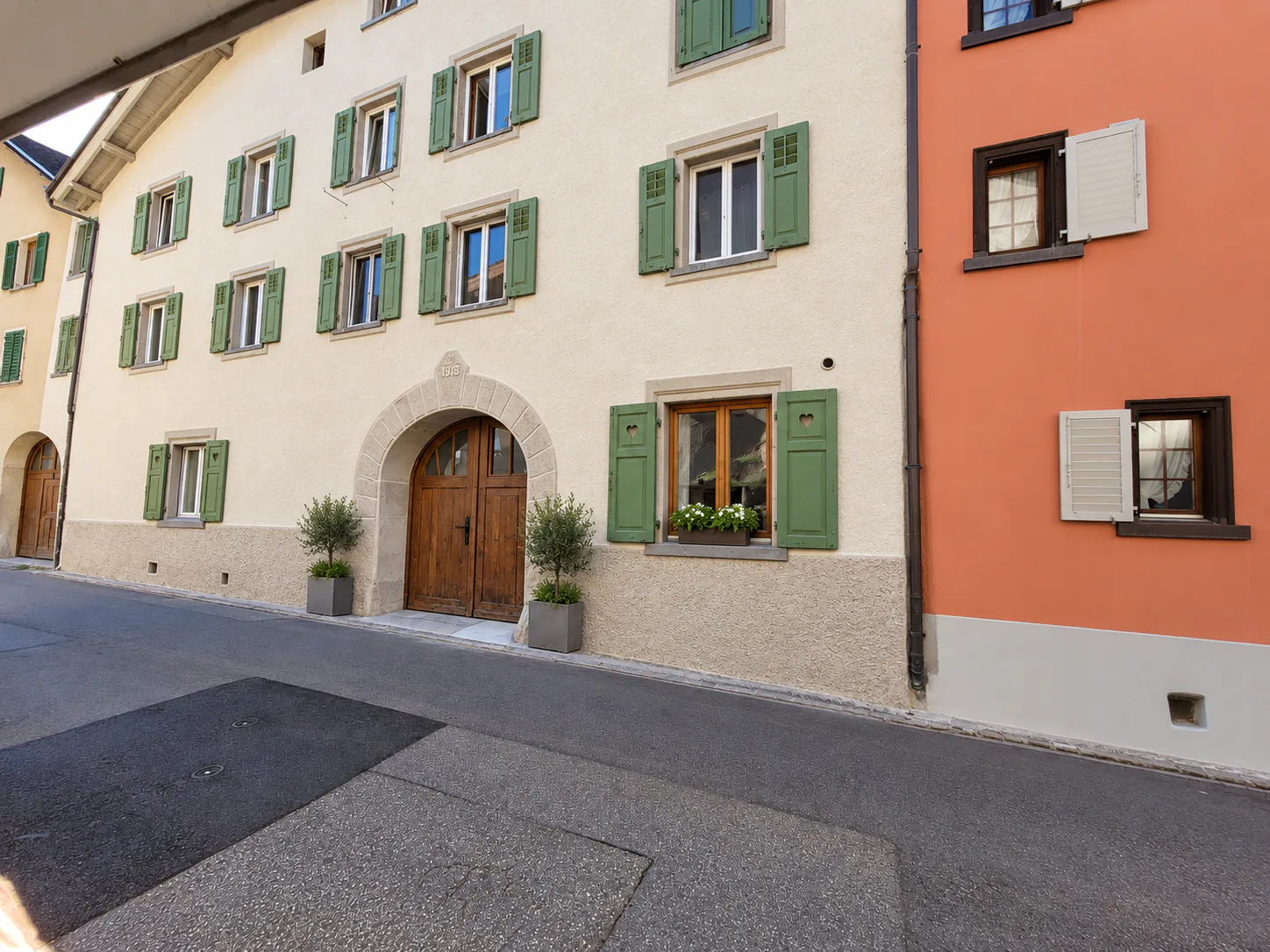 Appartement spacieux 3.5 pièces mansardé à Tamins avec cheminée!