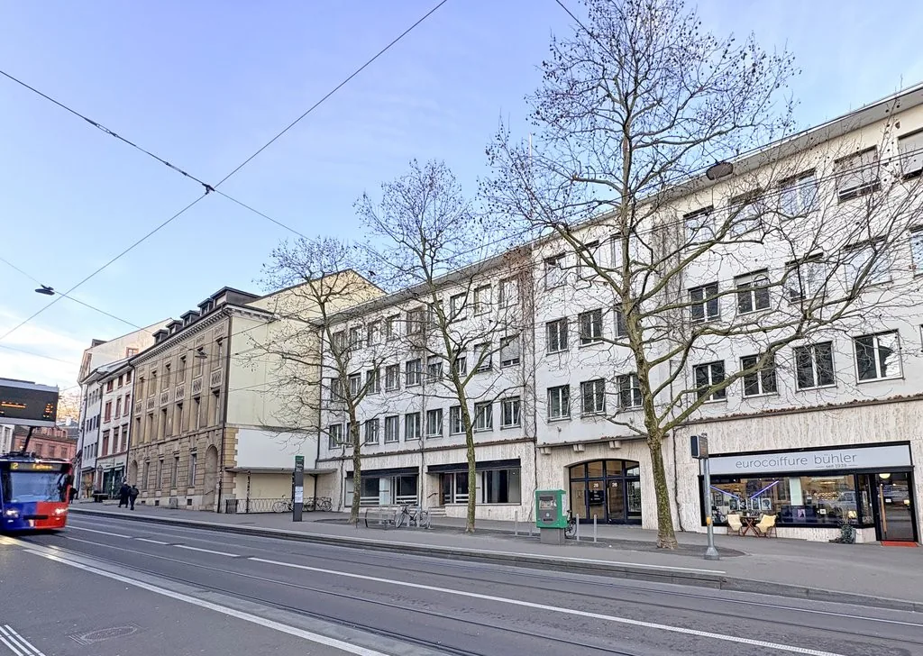 Central apartment with two balconies