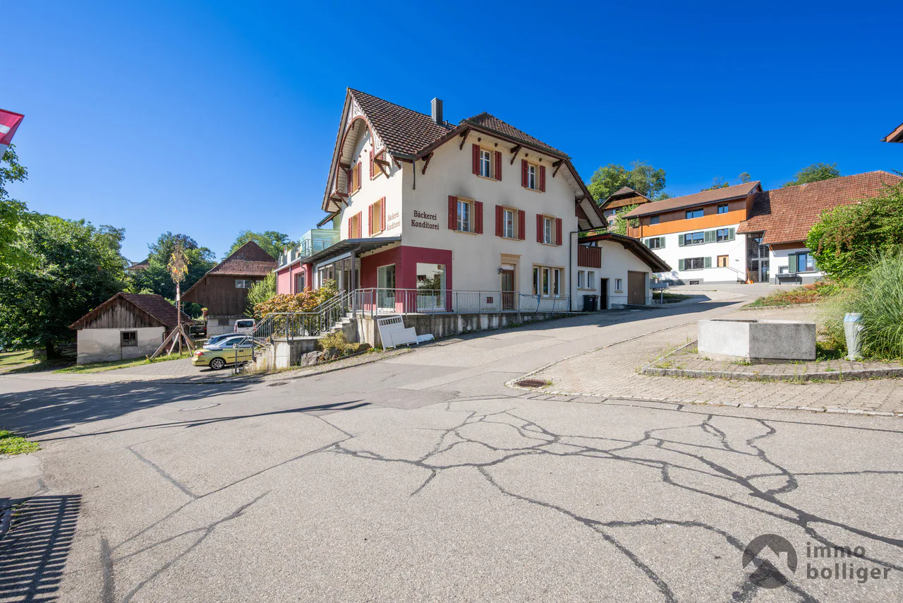 Living, Commerce, Building Land - Rental Income with Potential in Reitnau