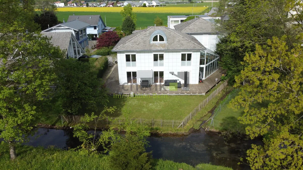 MAISON FAMILIALE DE 5,5 PIÈCES AVEC SERRE CHAUFFÉE ET IDYLLE DE JARDIN