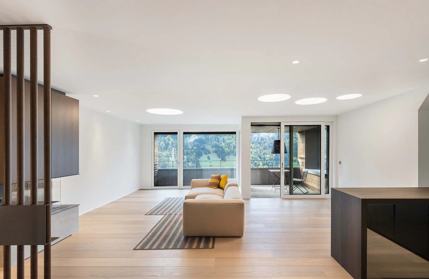 Luxurious 3.5-room maisonette apartment in a prime hillside location