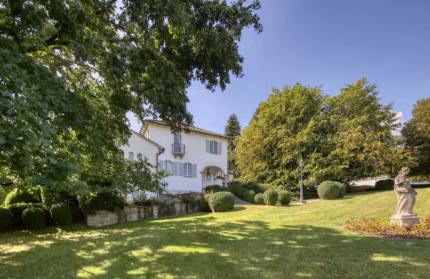 Exclusive estate with highest privacy