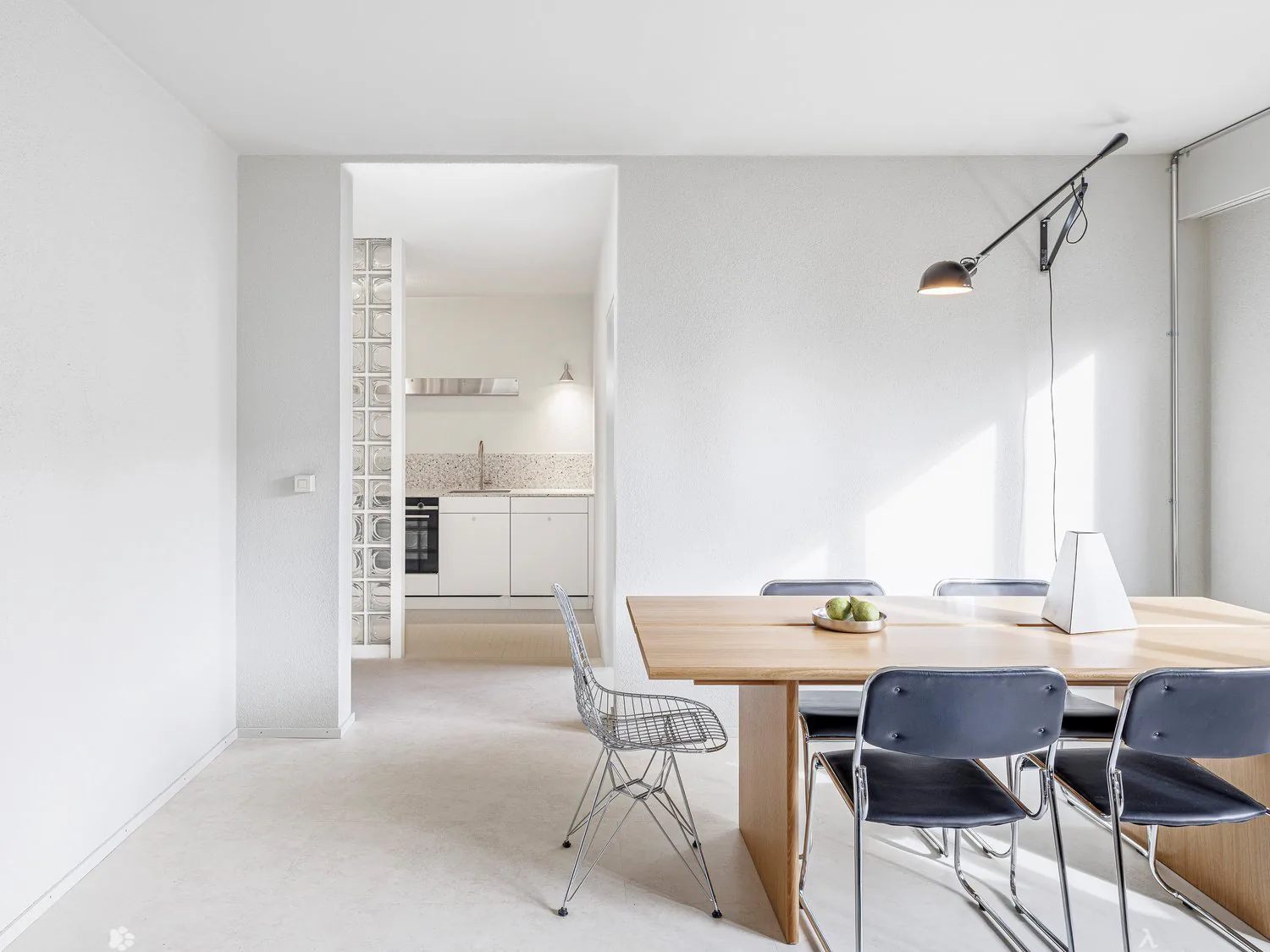 Shared apartment/room for rent - completely renovated and furnished apartment