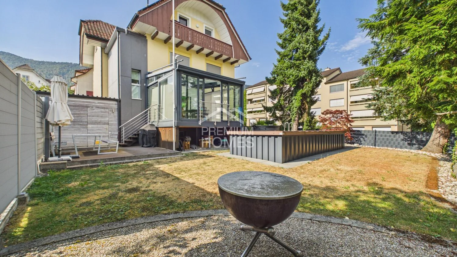 Maison de famille exclusive avec unité de vie supplémentaire, piscine et garage double