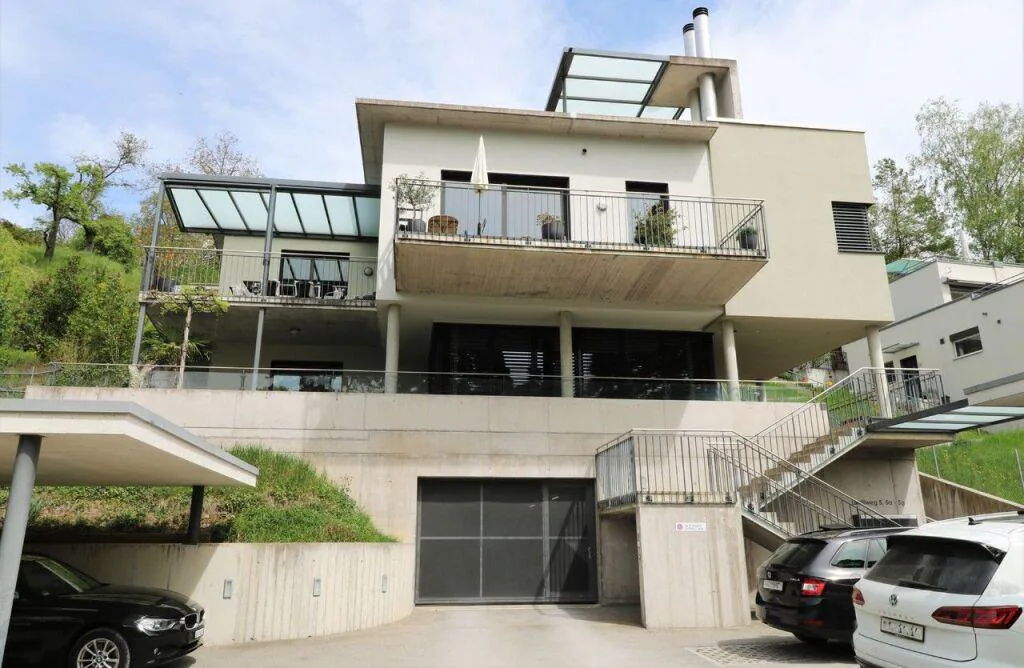 Magnificent jewel directly on the Rhine for rent