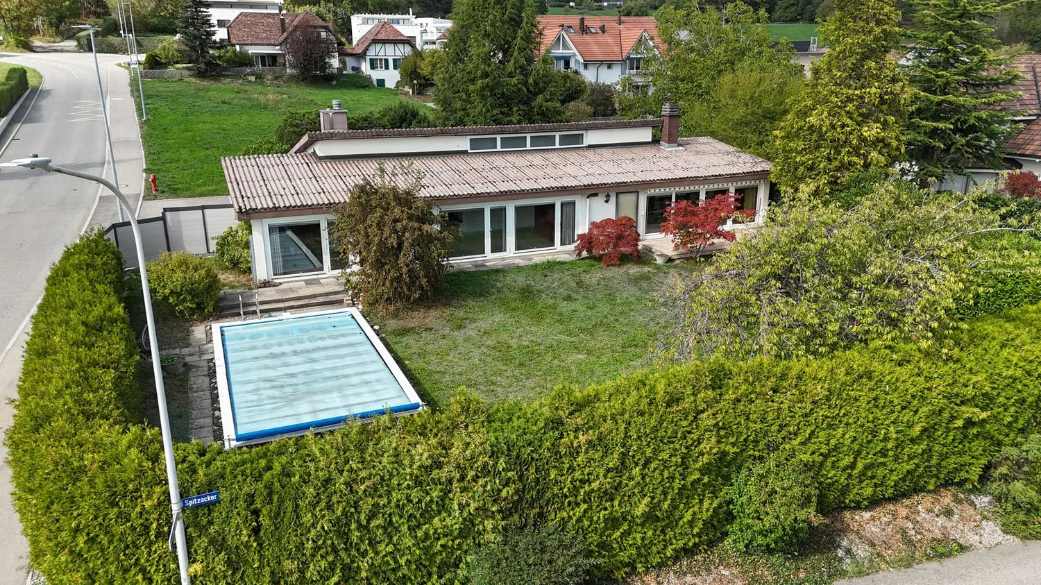 Vivere, realizzare, godere - Una casa con piscina, laboratorio & spazio per le tue idee