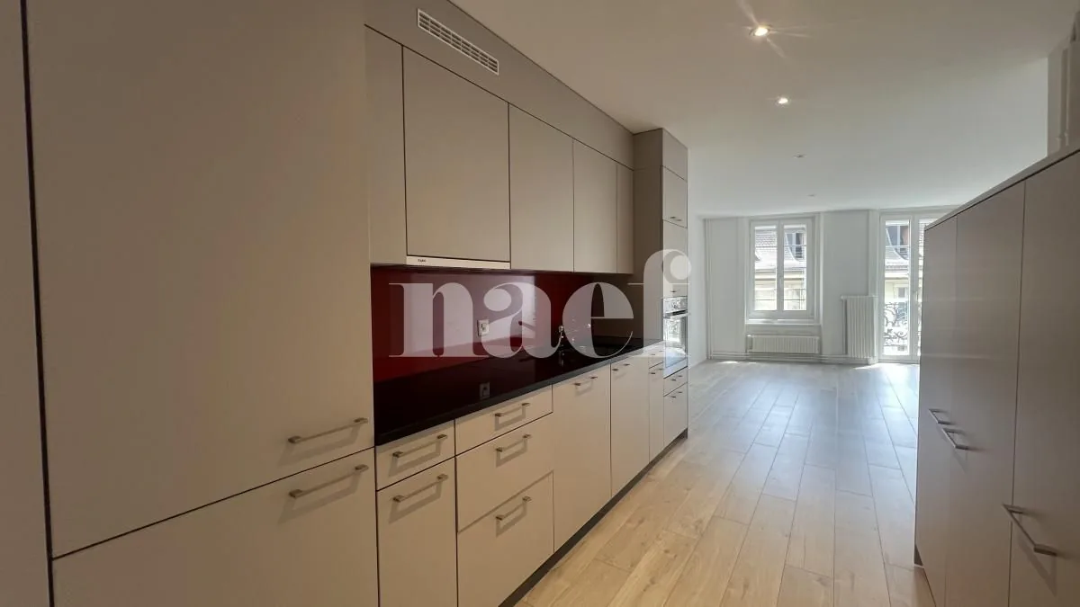 Two-and-a-half-room apartment on the third floor, in a pedestrian zone